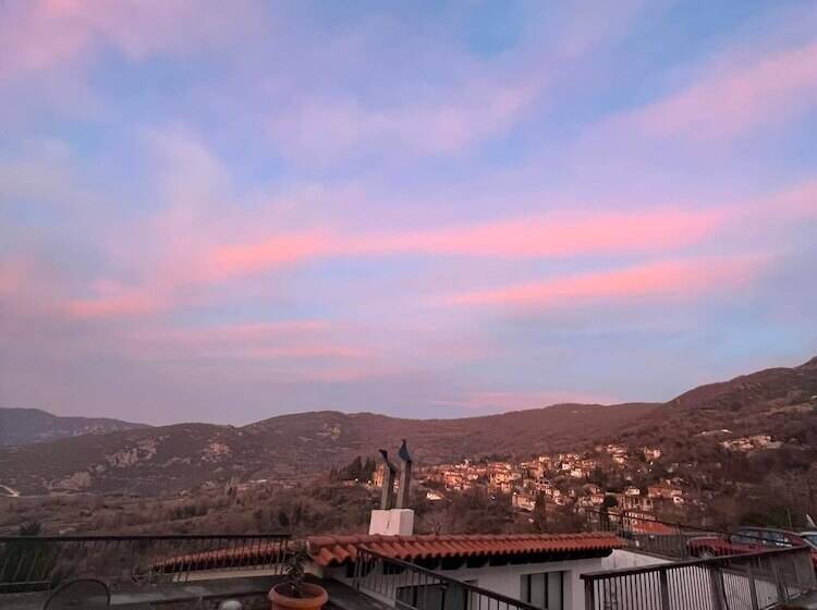 בית מלון כפרי Ampelos