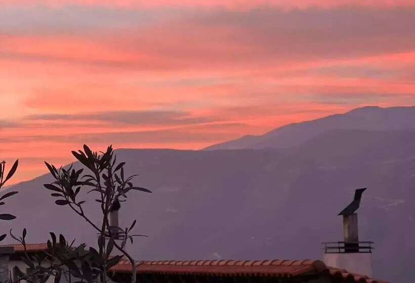 בית מלון כפרי Ampelos