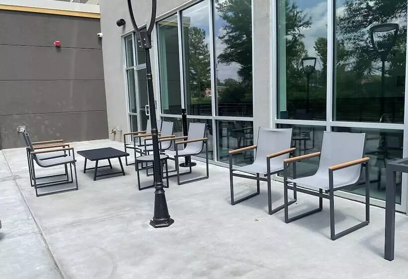 Hotelli La Quinta Inn & Suites By Wyndham Manchester   Arnold Afb