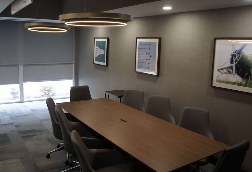 ホテル La Quinta Inn & Suites By Wyndham Manchester Arnold Afb