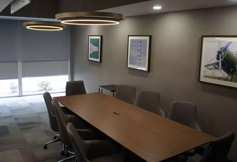 Hotelli La Quinta Inn & Suites By Wyndham Manchester   Arnold Afb