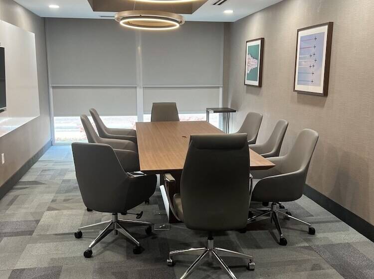 ホテル La Quinta Inn & Suites By Wyndham Manchester Arnold Afb