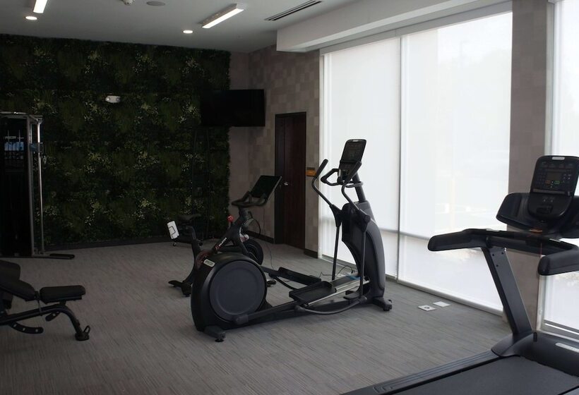 ホテル La Quinta Inn & Suites By Wyndham Manchester Arnold Afb