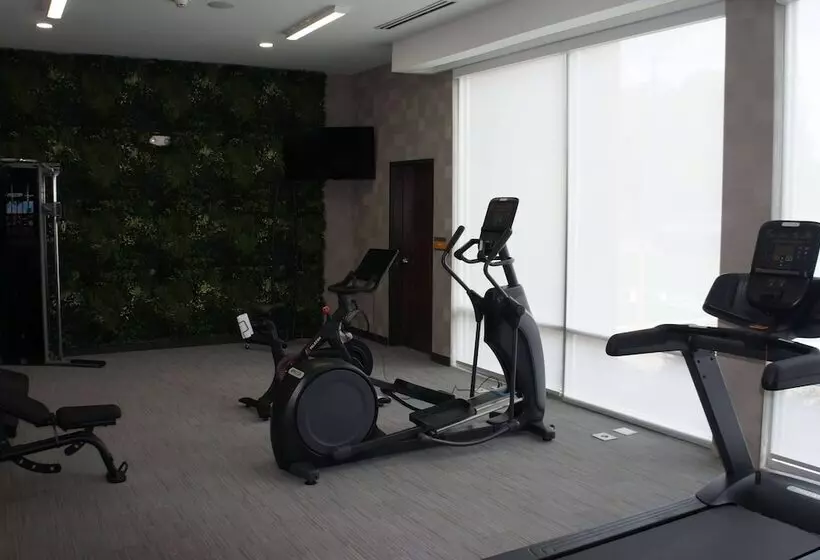 Hotelli La Quinta Inn & Suites By Wyndham Manchester   Arnold Afb