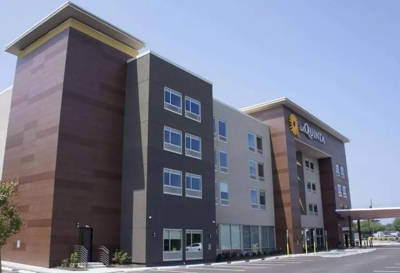 Hotelli La Quinta Inn & Suites By Wyndham Manchester   Arnold Afb