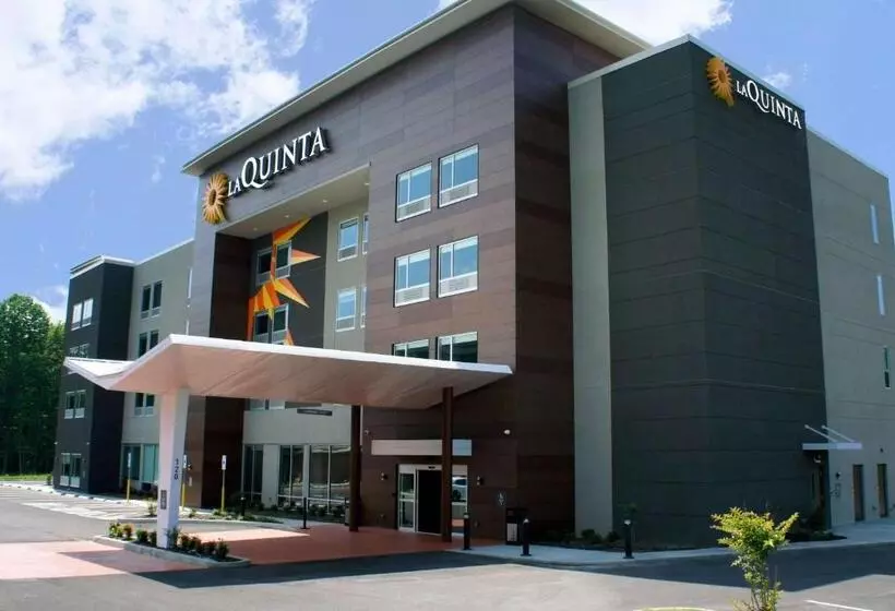 Hotelli La Quinta Inn & Suites By Wyndham Manchester   Arnold Afb