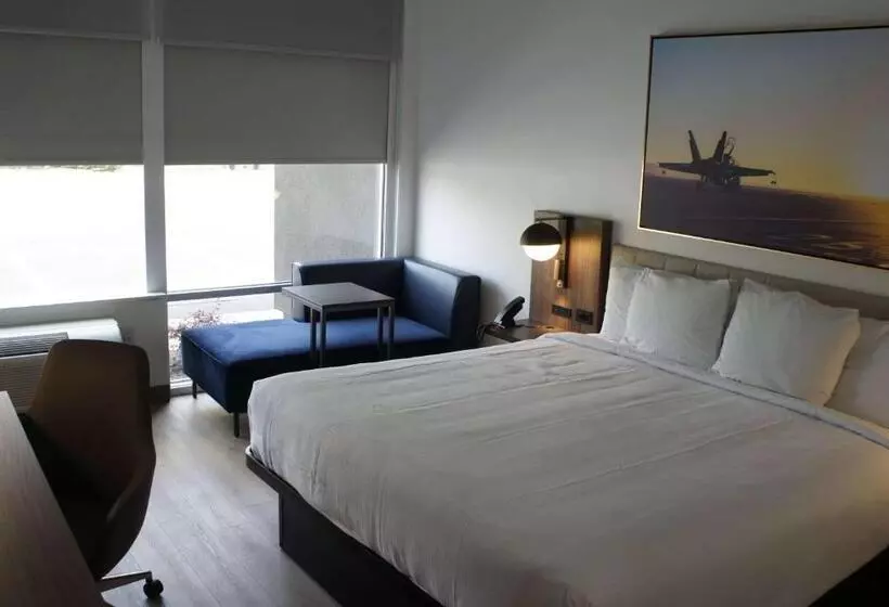 Hotelli La Quinta Inn & Suites By Wyndham Manchester   Arnold Afb