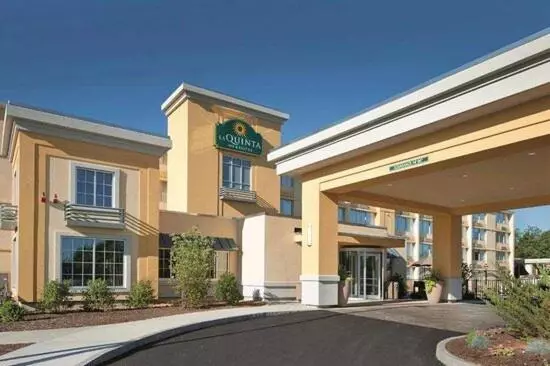 Hotelli La Quinta Inn & Suites By Wyndham Manchester   Arnold Afb