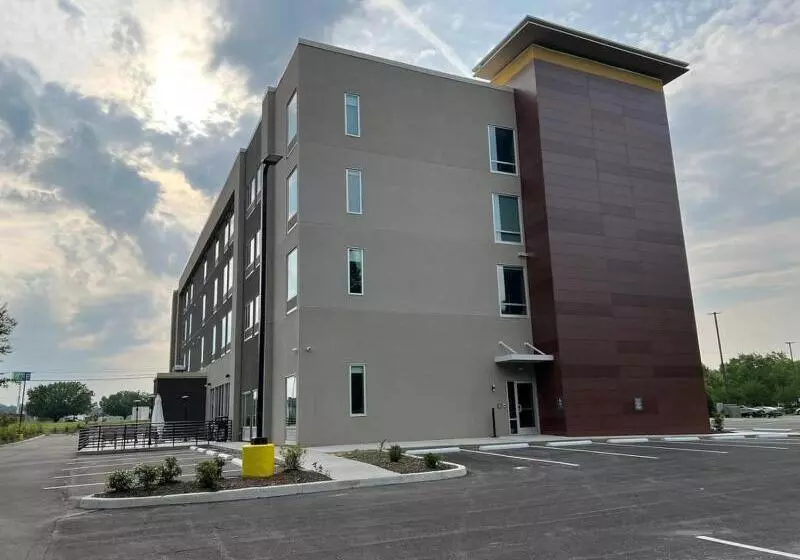 Hotelli La Quinta Inn & Suites By Wyndham Manchester   Arnold Afb