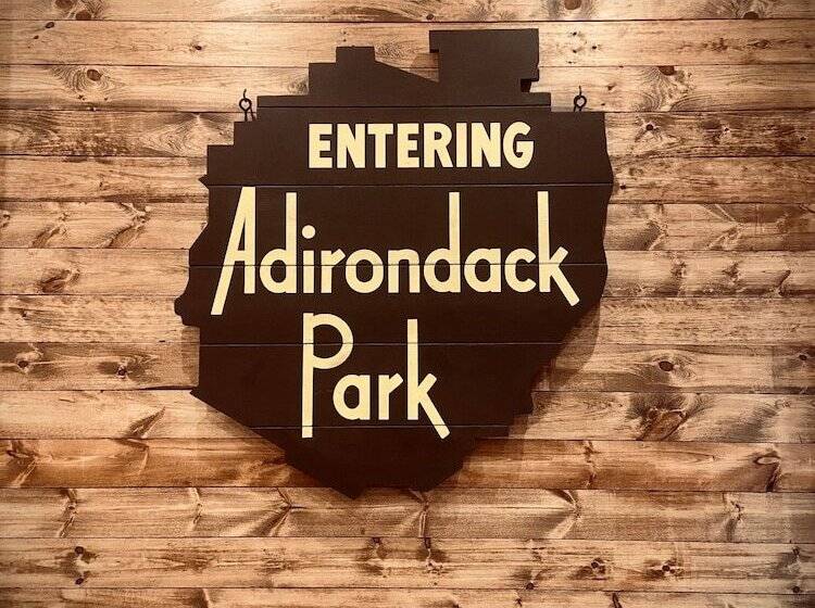 בית מלון כפרי Lodge At Schroon Lake