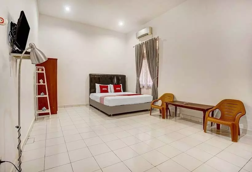 Hotelli Oyo 91055 Homestay Syariah