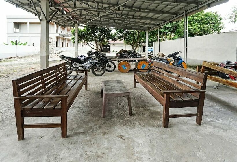 호텔 Oyo 91184 Penginapan Indah Permai