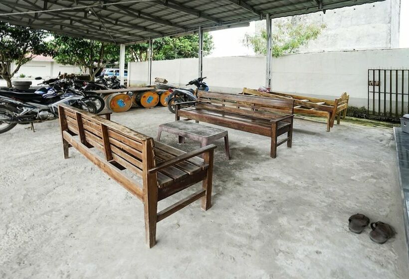 호텔 Oyo 91184 Penginapan Indah Permai