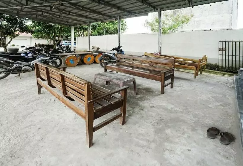 ホテル Oyo 91184 Penginapan Indah Permai