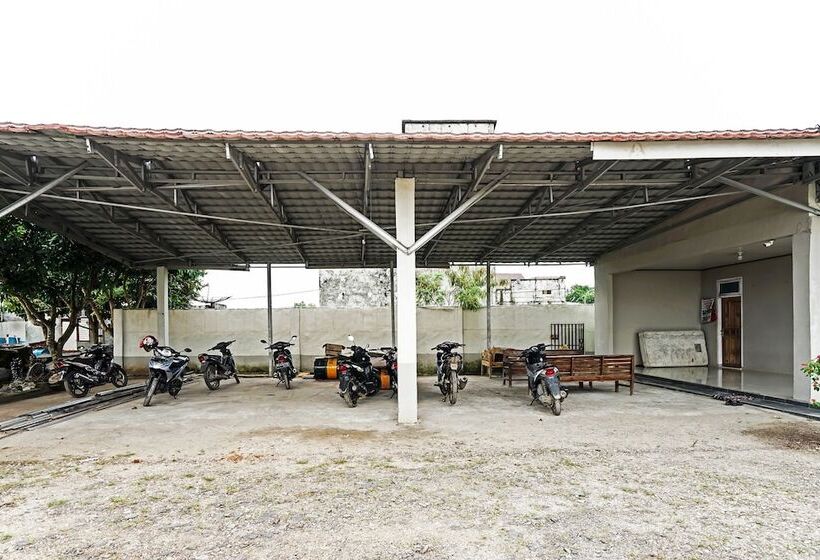 호텔 Oyo 91184 Penginapan Indah Permai