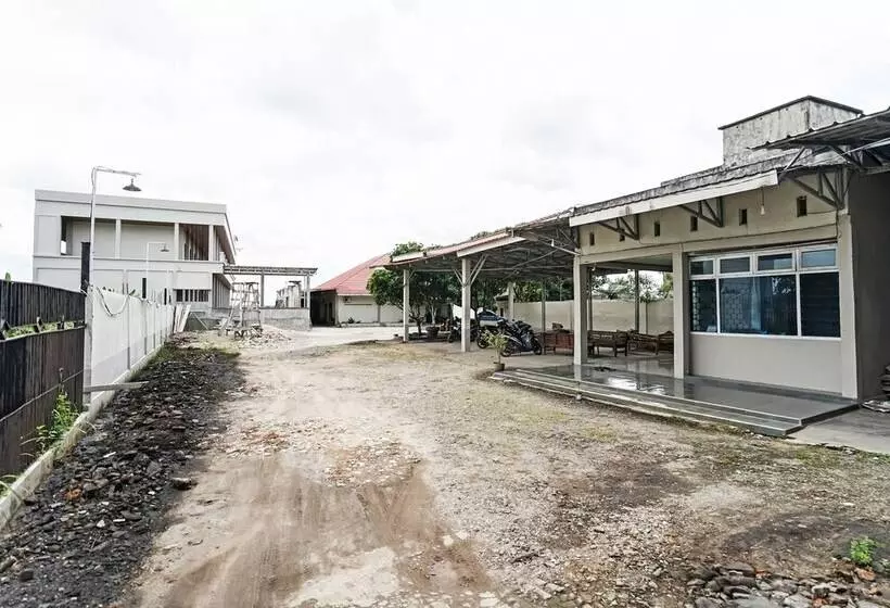 ホテル Oyo 91184 Penginapan Indah Permai