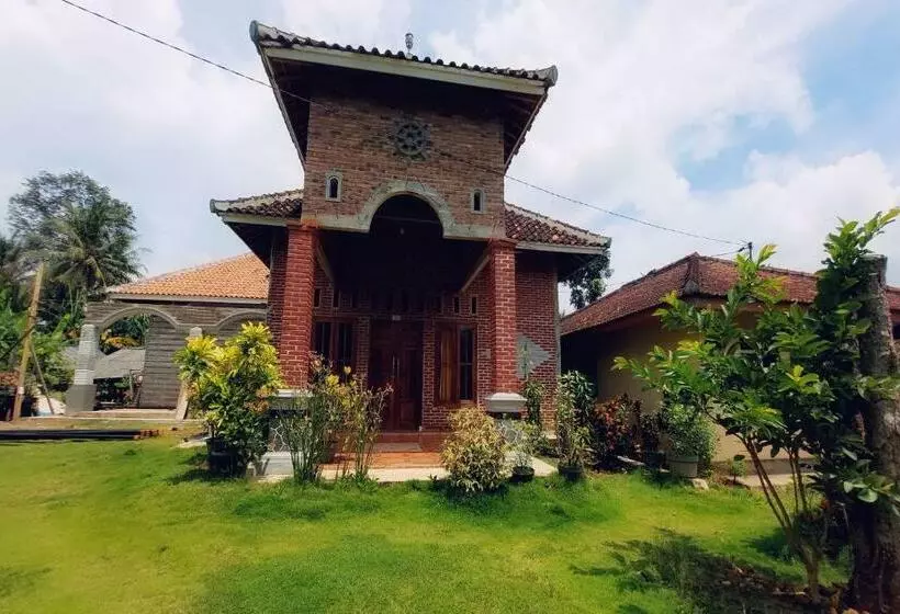 هتل Oyo 91255 Desa Wisata Embung Purworejo Syariah
