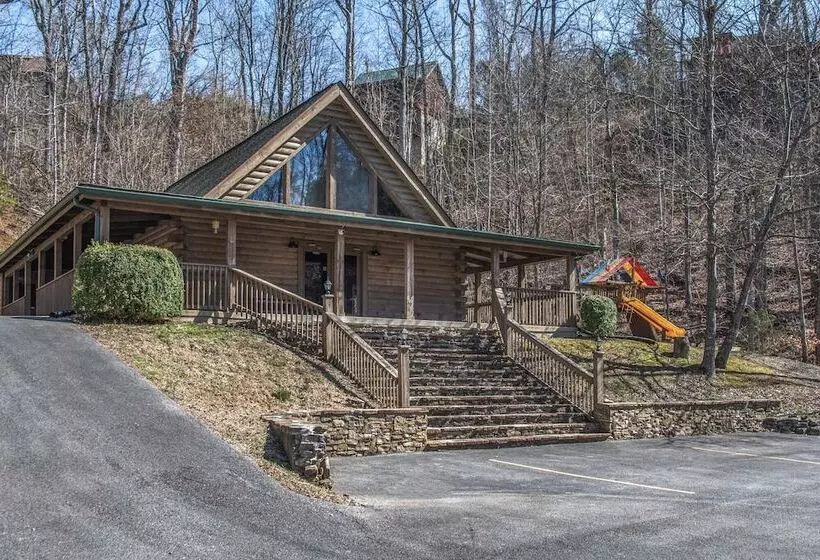 Newly Renovated Cabin W/ Hot Tub, Lake & Bbq!