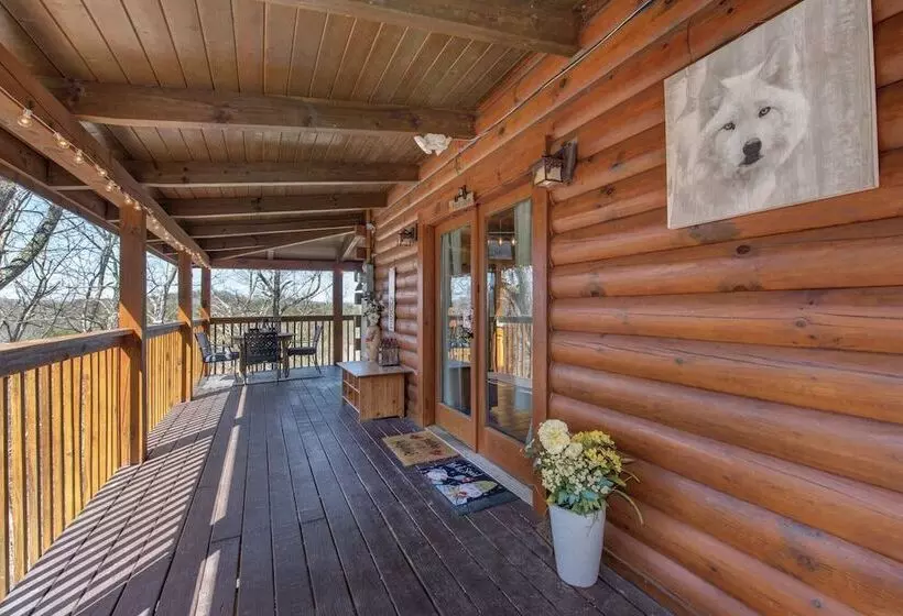 Newly Renovated Cabin W/ Hot Tub, Lake & Bbq!