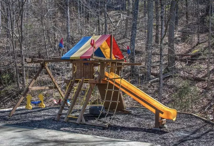 Newly Renovated Cabin W/ Hot Tub, Lake & Bbq!