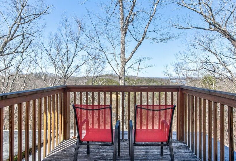 Newly Renovated Cabin W/ Hot Tub, Lake & Bbq!