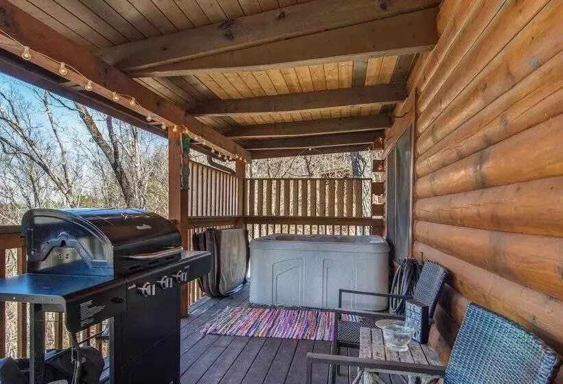 Newly Renovated Cabin W/ Hot Tub, Lake & Bbq!