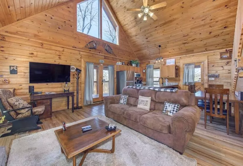 Newly Renovated Cabin W/ Hot Tub, Lake & Bbq!