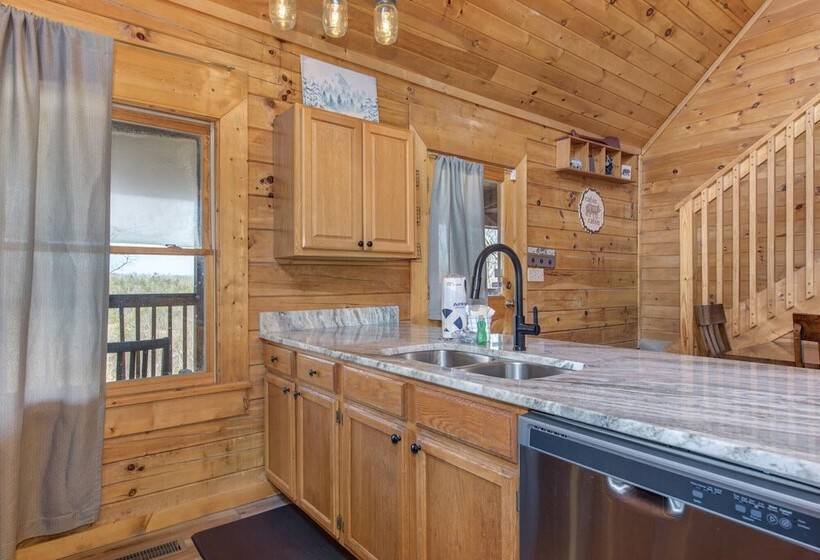 Newly Renovated Cabin W/ Hot Tub, Lake & Bbq!