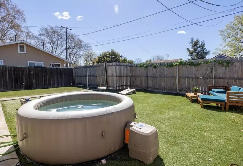 ペンション The Nest Apt A