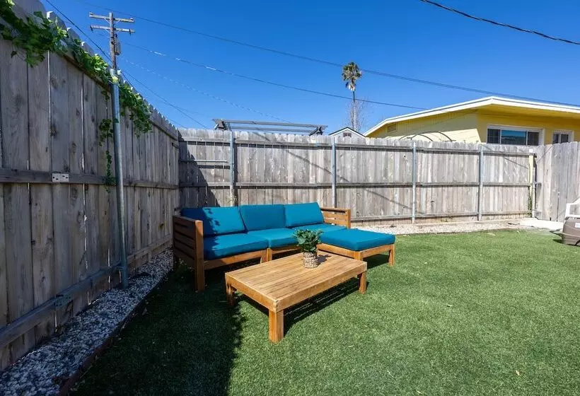 ペンション The Nest Apt A