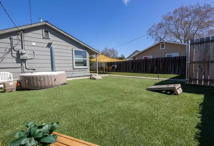 ペンション The Nest Apt A