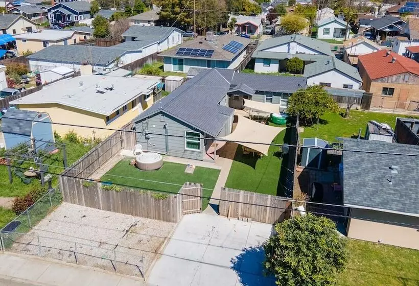 ペンション The Nest Apt A