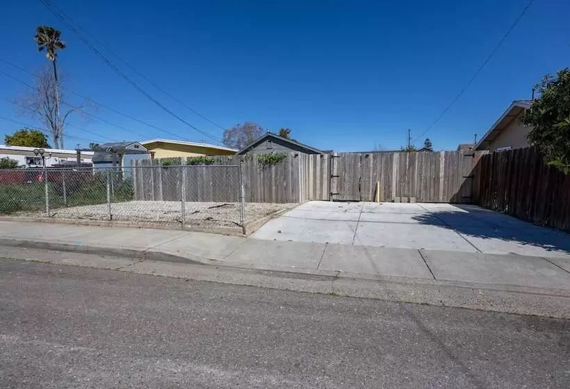 ペンション The Nest Apt A