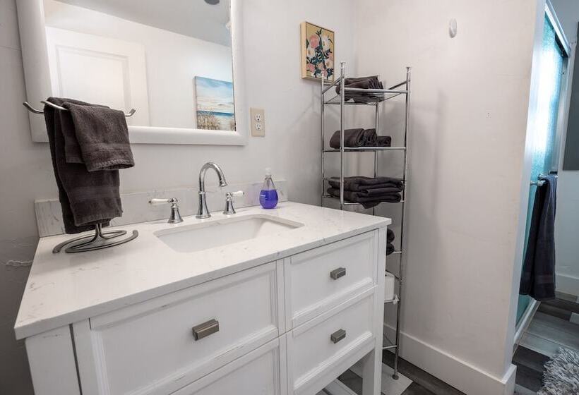 پانسیون The Nest Apt A