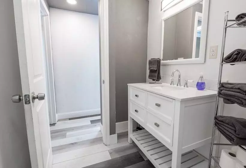 ペンション The Nest Apt A