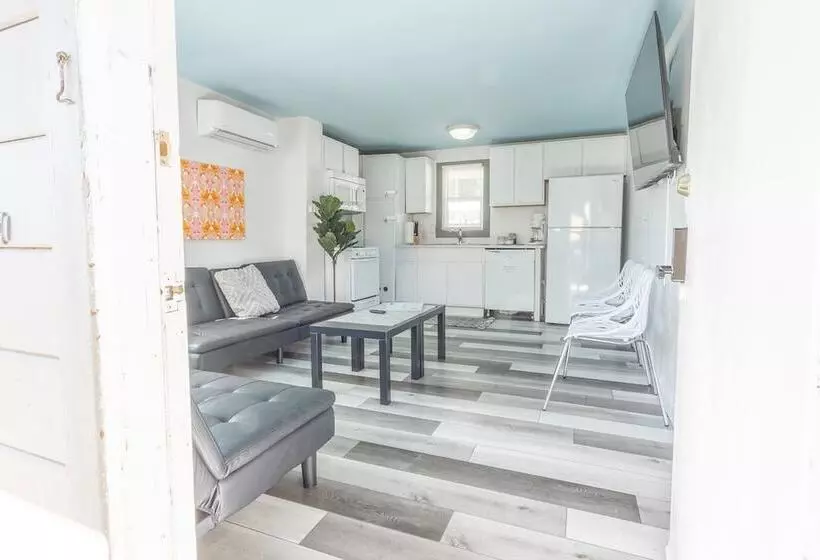 ペンション The Nest Apt A