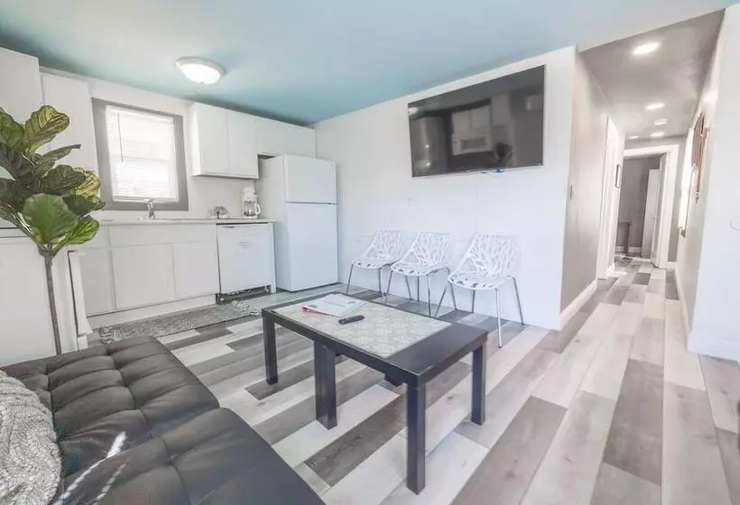 ペンション The Nest Apt A