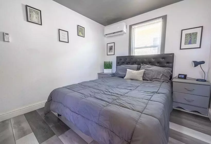 ペンション The Nest Apt A