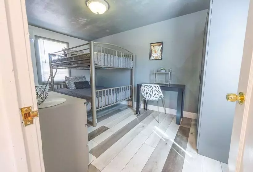 ペンション The Nest Apt A