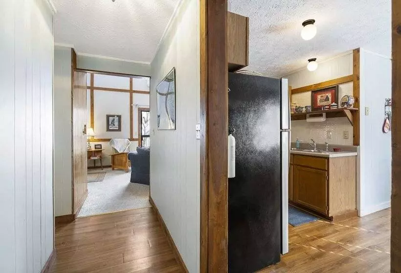 Windjammer Cottage   Branson