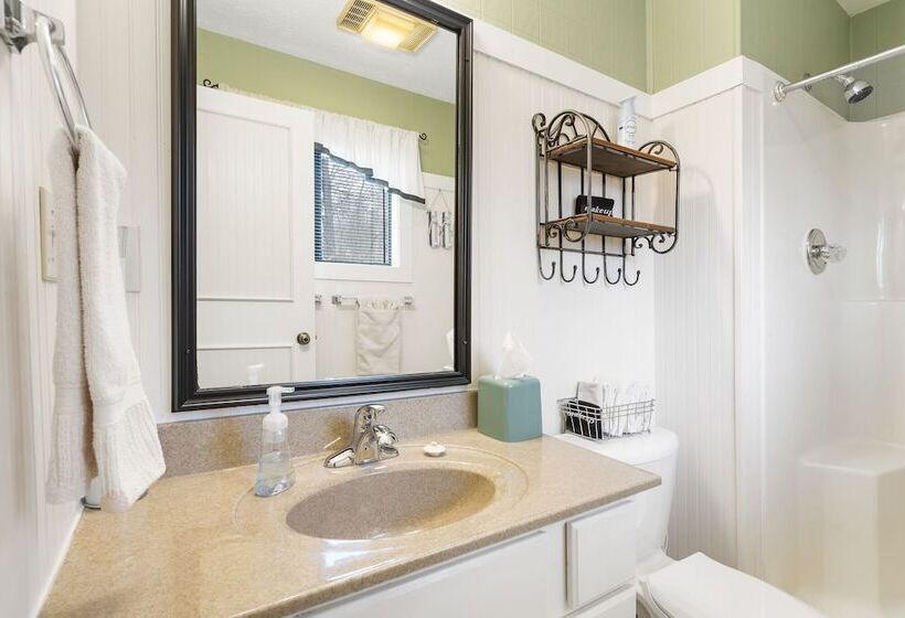 Windjammer Cottage   Branson