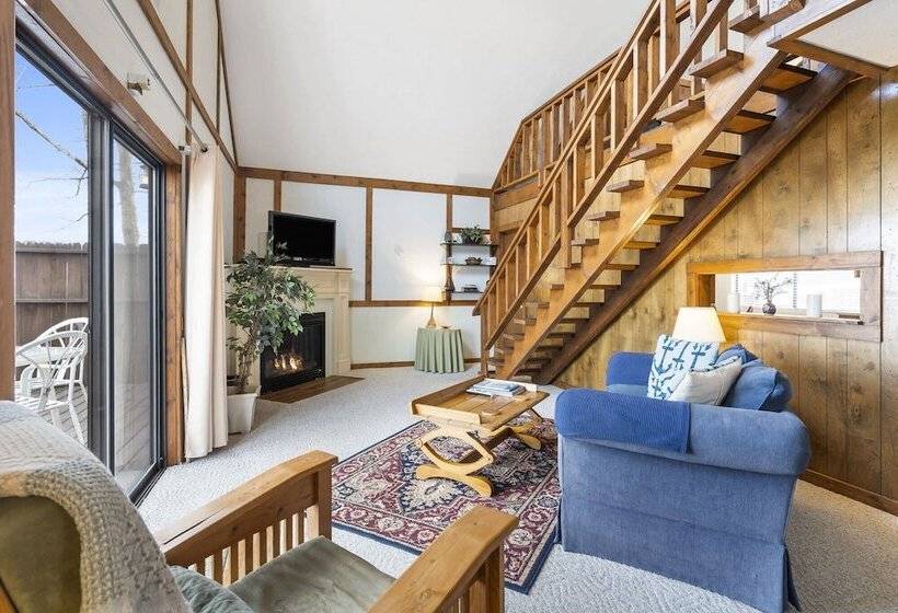 Windjammer Cottage   Branson