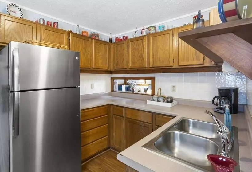 Windjammer Cottage   Branson