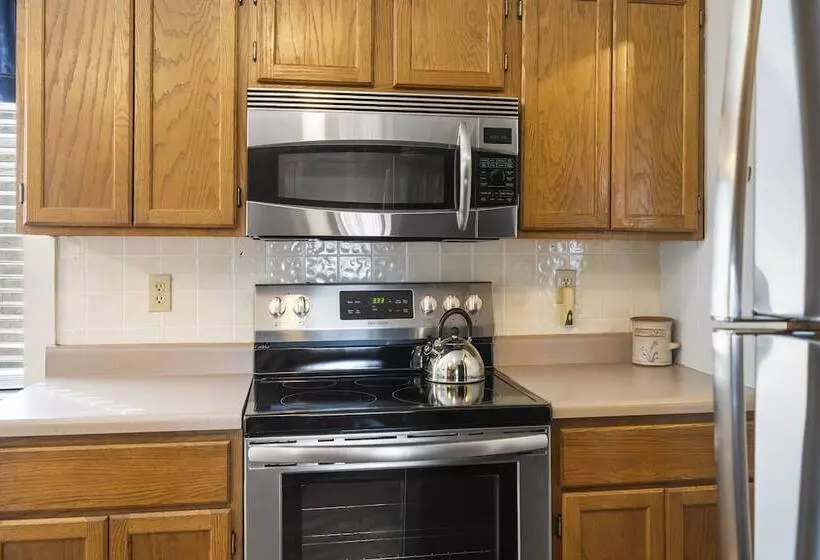 Windjammer Cottage   Branson