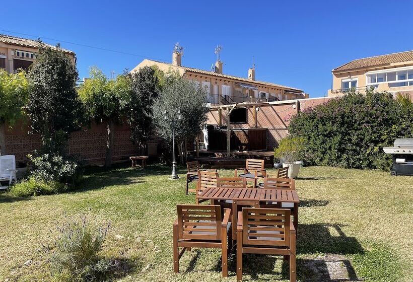 ベッドアンドブレックファースト Anna S Garden