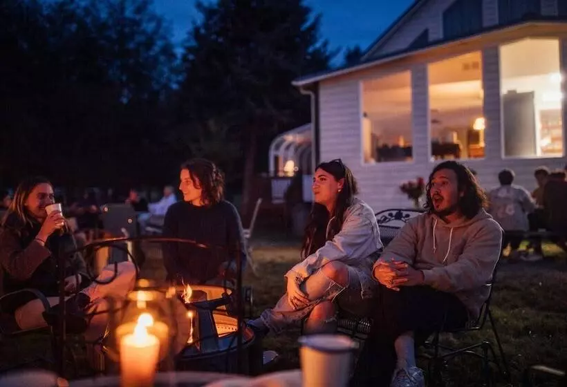 Aamiaismajoitus (B&B) Saturn S Return