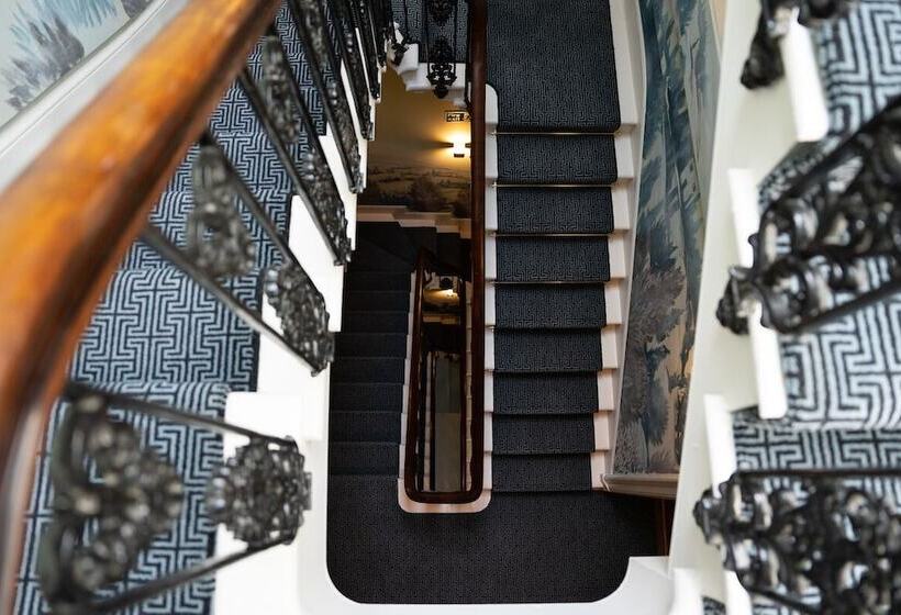 פונדק The Milsom