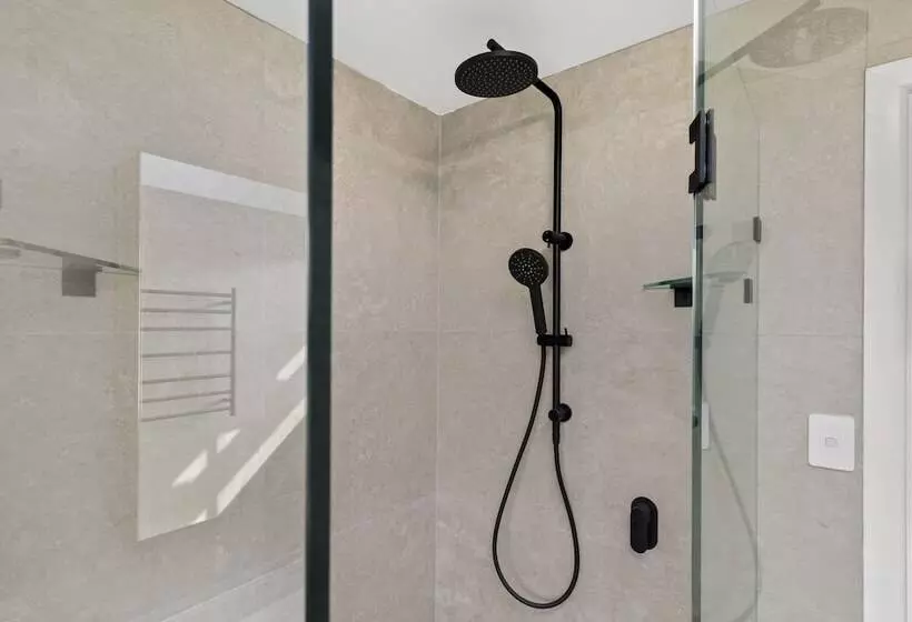 Hotelli Alps Lakeview Lodge