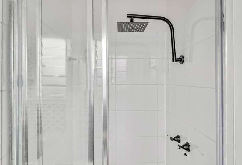 Hotel Alps Lakeview Lodge