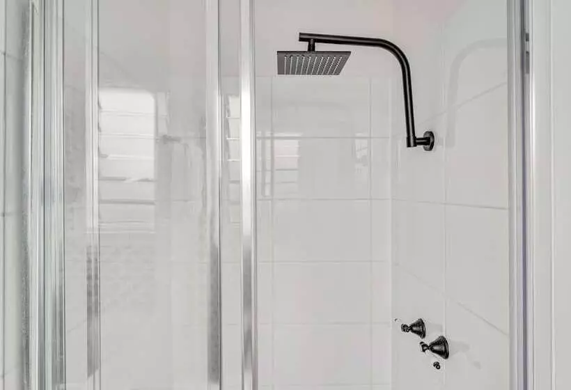 Hotelli Alps Lakeview Lodge